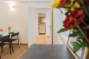 Apartment (2 Bedrooms) | Private kitchenette | Oven, espresso maker, electric kettle, high chair - Da Pia in Historycal Como City Centre by Rent all Como (Como)