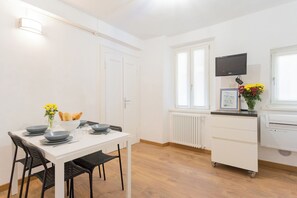 Apartment (2 Bedrooms) | Television - Da Pia in Historycal Como City Centre by Rent all Como (Como)