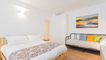 Apartemen (2 Bedrooms) | 2 kamar tidur, setrika/meja setrika, dan seprai linen