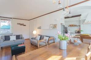 Apartment (3 Bedrooms) | Living area | 32-inch Smart TV with digital channels