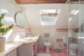 Leilighet (3 Bedrooms) | Bad | Bidé, håndklær, såpe og sjampo