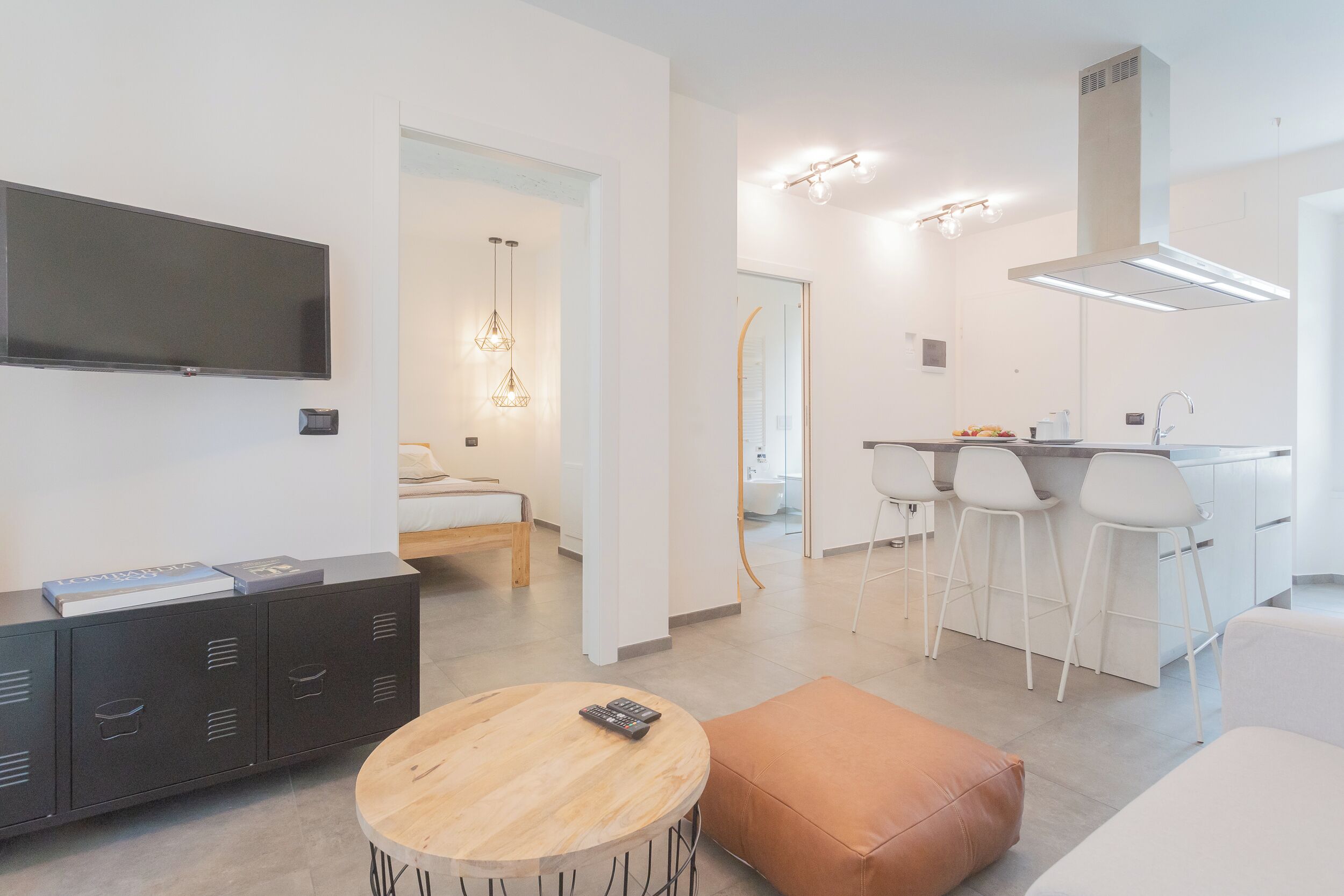 公寓 (1 Bedroom) | 起居区 | 32-英寸智能电视（配备有线频道）