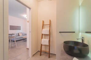Apartment (1 Bedroom) | Bathroom