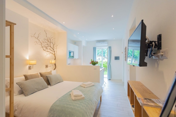 Apartemen (Enchanted Como Lake - Apartment 2) | 1 kamar tidur, ruang kerja ramah laptop, dan setrika/meja setrika