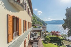 Exterior - Front Lake Apartment With Private Funicular by Rent all Como (Como)
