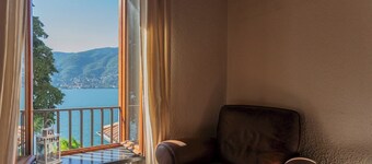 Front Lake Apartment With Private Funicular