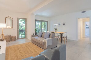 Living area - Salvia & Ginepro Apartments by Rent all Como (Como)