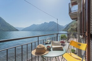 Apartment (1 Bedroom) | Balkon