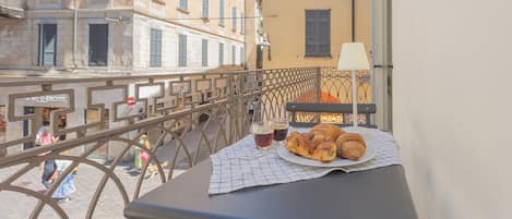 Apartment (1 Bedroom) | Balcony