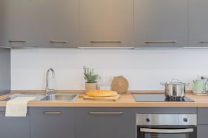 شقة (1 Bedroom) | مطبخ خاص | فرن، ماكينة لصنع ا لإسبريسو، غلّاية كهربائية، كرسي للأطفال
