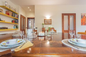 Appartamento (2 Bedrooms) | Area soggiorno | Smart TV 32 pollici con canali digitali