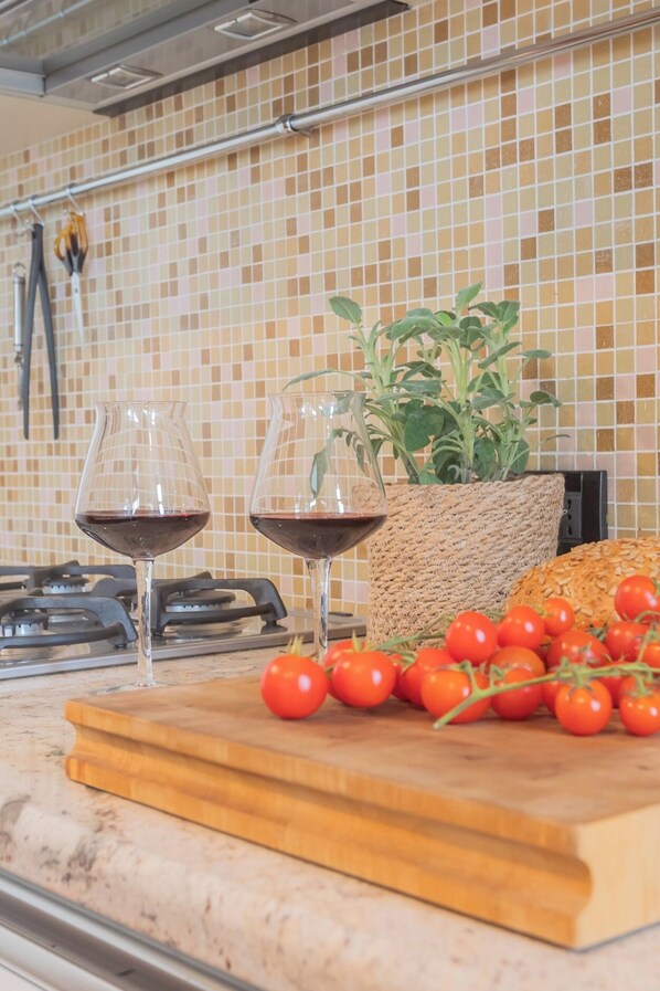 Apartment (2 Bedrooms) | Private kitchen | Microwave, oven, espresso maker, electric kettle