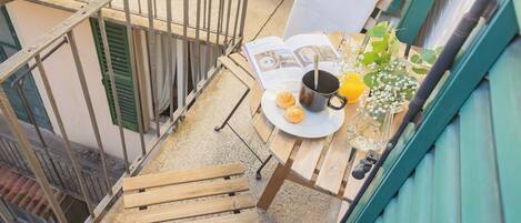 Apartemen (2 Bedrooms) | Balkon