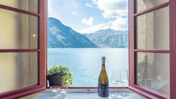 Apartment (1 Bedroom) | Blick auf den See