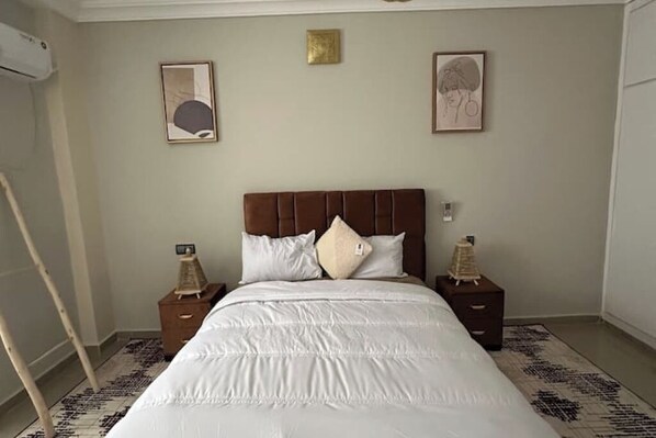 2 bedrooms, iron/ironing board, WiFi