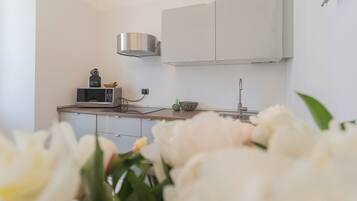 Appartamento, 1 camera da letto (Lake Holiday Como 1 - 2 floor) | Cucina privata | Frigorifero, microonde, macchina per caffè espresso, bollitore elettrico