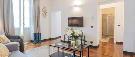 Căn hộ, 1 phòng ngủ (Lake Holiday Como 1 - 2 floor) | Khu phòng khách | Smart TV