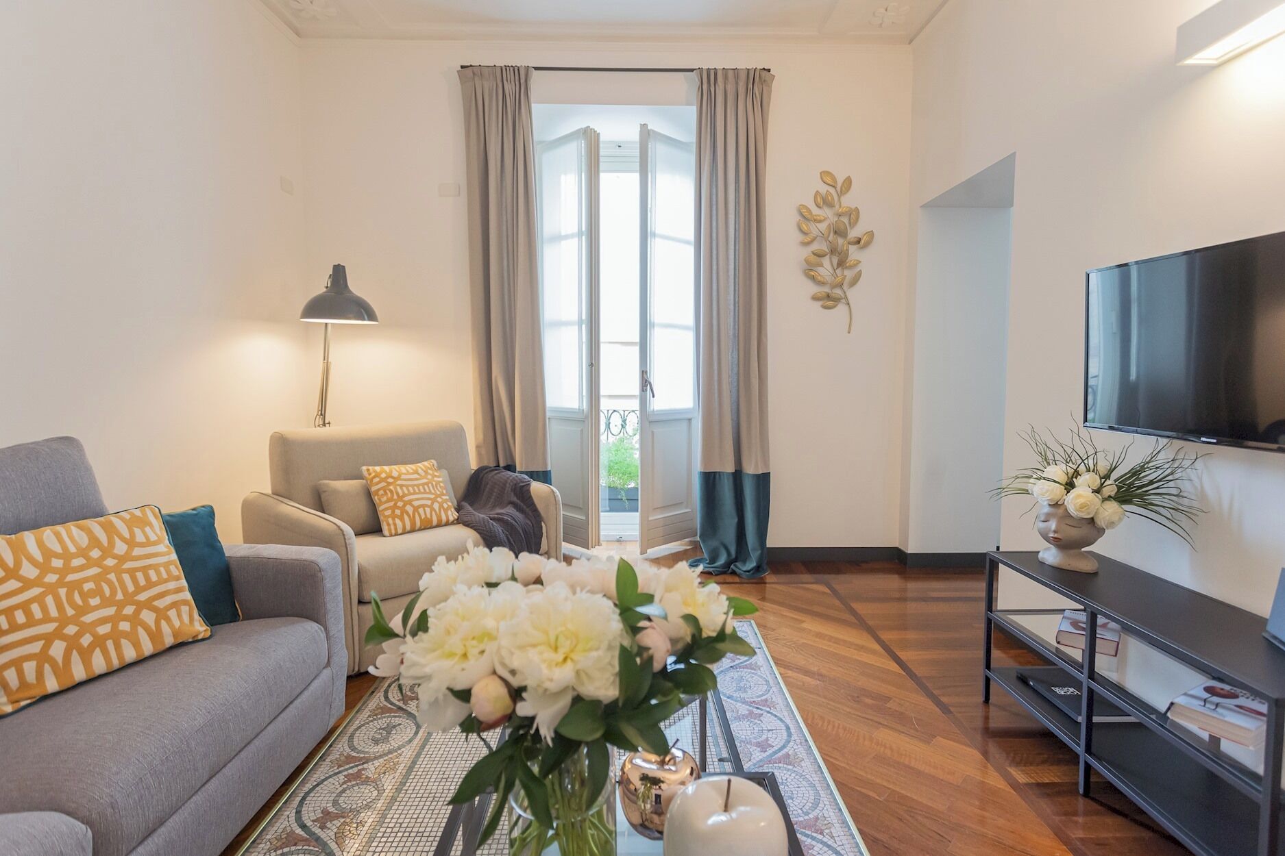 Apartment, 1 Bedroom (Lake Holiday Como 1 - 2 floor) | Living area | Smart TV