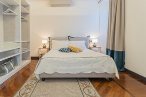 Lägenhet - 1 sovrum (Lake Holiday Como 1 - 2 floor) | 1 sovrum, strykjärn/strykbräda, barnsängar och sängkläder