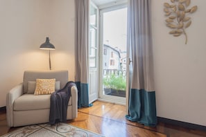 Lägenhet - 1 sovrum (Lake Holiday Como 1 - 2 floor) | 1 sovrum, strykjärn/strykbräda, barnsängar och sängkläder