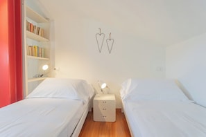 شقة (3 Bedrooms) | 3 عدّة غرف نوم ومكواة/لوح كي وملاءات أسرّة