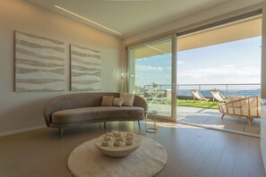 Apartment (1 Bedroom) | Living area | TV - La Vista Bonita by Rent all Como (Como)
