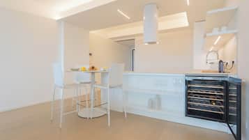 Appartement (1 Bedroom) | Cuisine privée | Réfrigérateur, micro-ondes, four, machine à expresso