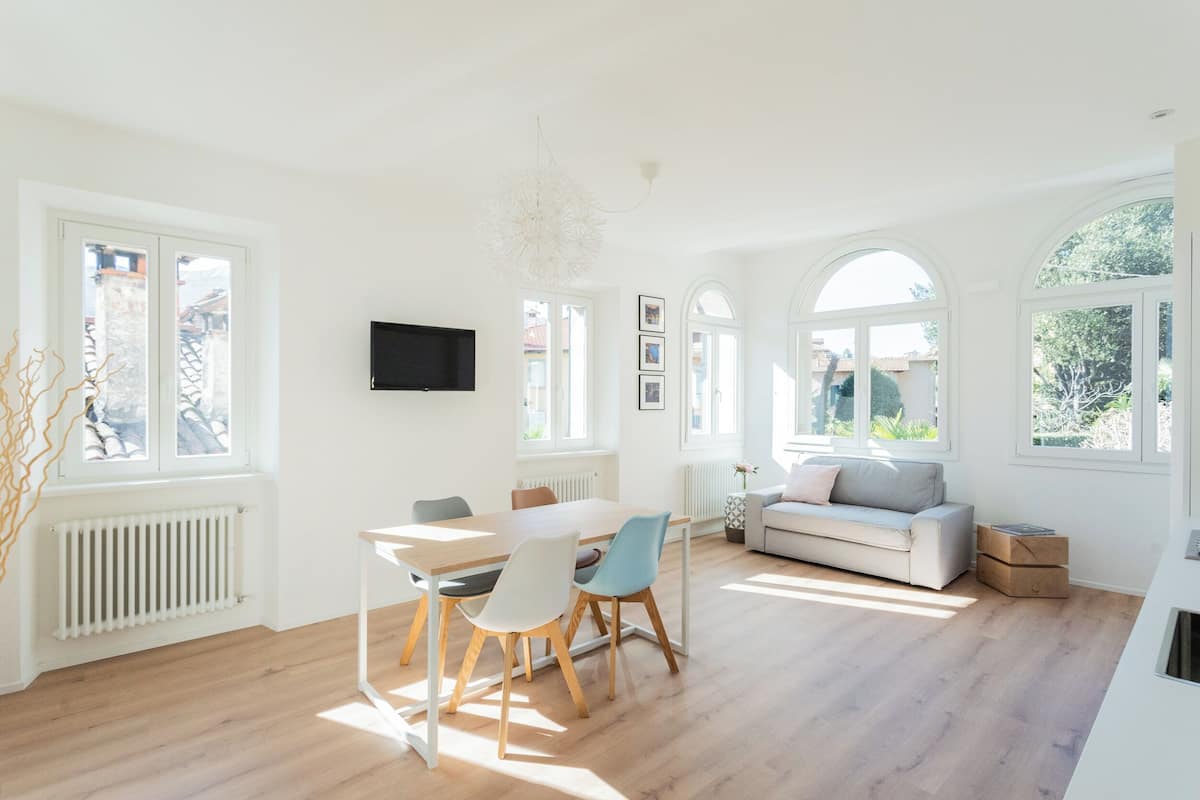 Appartement, 1 slaapkamer (Sunny Corner near Bellagio) | Woonruimte | Een televisie