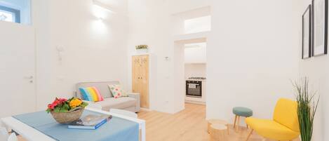 Apartment, 1 Bedroom (Lovely Corner near Bellagio) | Living area | TV
