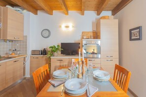 Apartment (2 Bedrooms) | Dining room