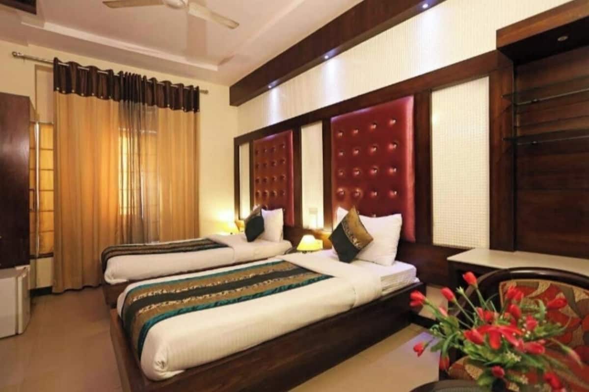 In-room safe, desk, laptop workspace, soundproofing
