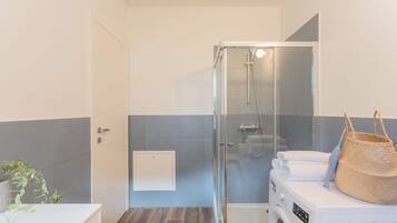 Appartamento (1 Bedroom) | Bagno | Doccia, bidet, asciugamani