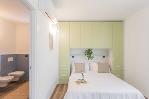 Appartement (1 Bedroom) | 1 chambre, fer et planche à repasser, literie fournie