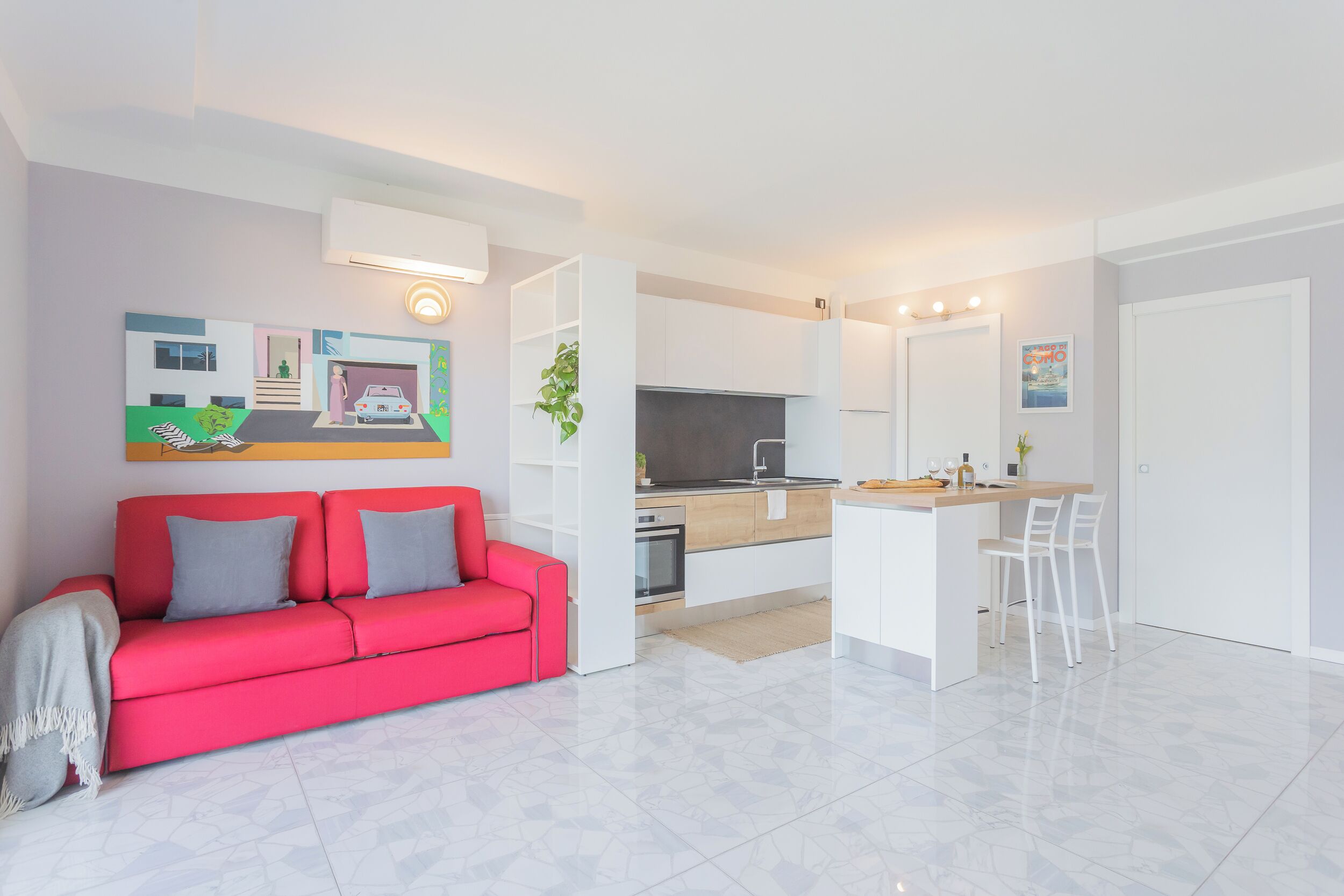 公寓 (1 Bedroom) | 起居区 | 32-英寸智能电视（配备卫星频道）