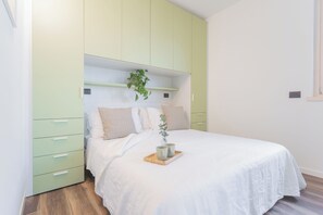 Apartment (1 Bedroom) | 1 bedroom, iron/ironing board, bed sheets