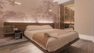 Apartment (1 Bedroom) | 1 bedroom, iron/ironing board, bed sheets