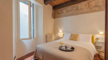 2 bedrooms, iron/ironing board, cots/infant beds, bed sheets