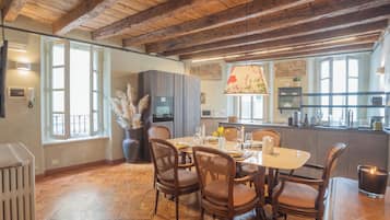 Apartament (2 Bedrooms) | Menjador