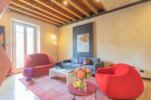 Apartment (2 Bedrooms) | Living area | 32-inch Smart TV with digital channels