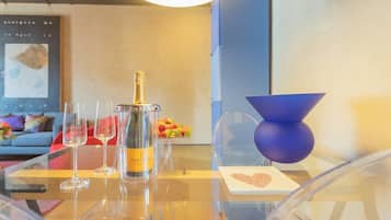 Apartment (2 Bedrooms) | Dining room