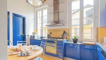 Apartment (2 Bedrooms) | Private kitchenette | Fridge, microwave, oven, espresso maker