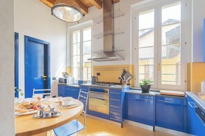 Apartment (2 Bedrooms) | Private kitchenette | Fridge, microwave, oven, espresso maker - Night at the Museum Apartment by Rent all Como (Como)
