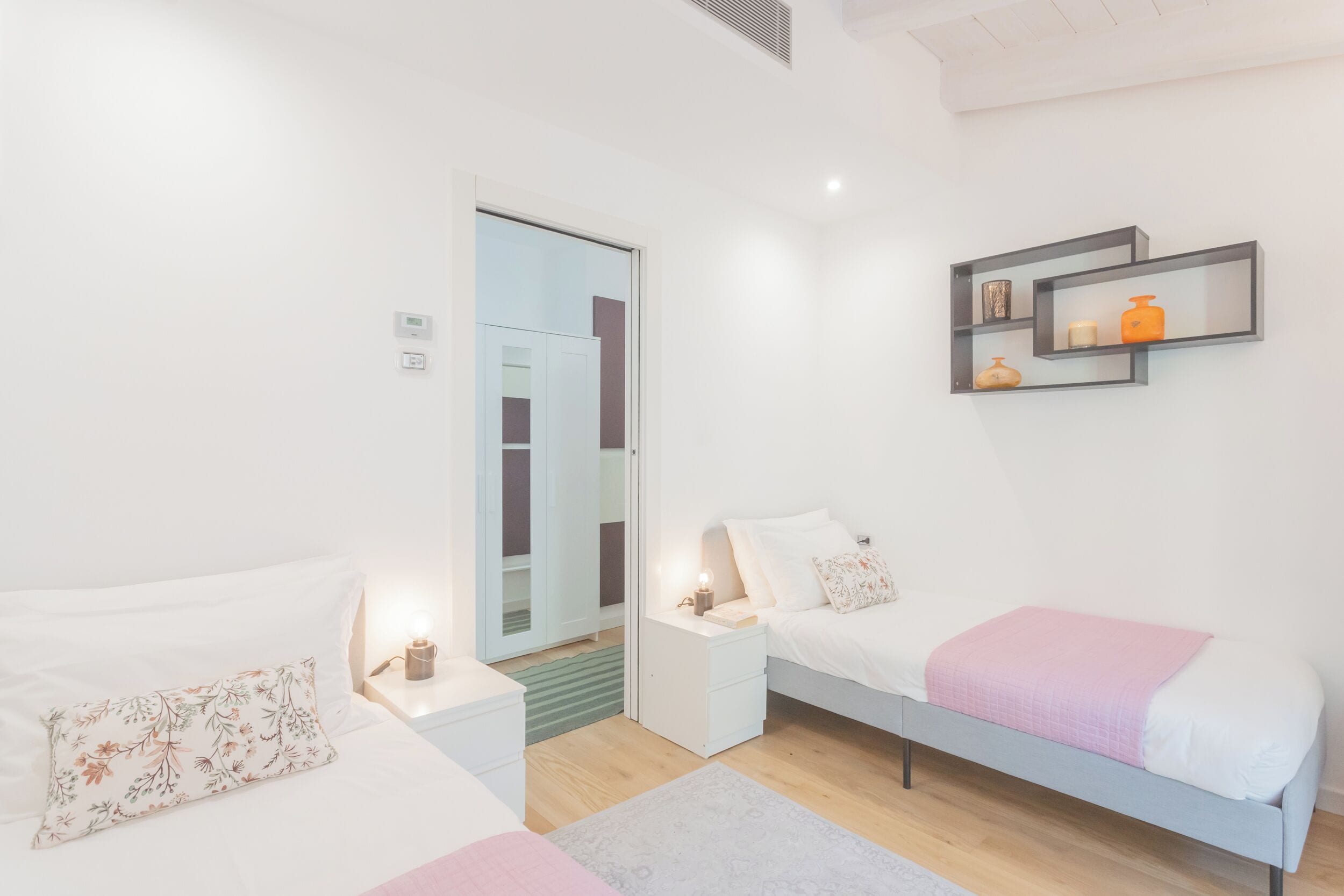 Apartment (2 Bedrooms) | 2 bedrooms, laptop workspace, iron/ironing board, cribs/infant beds