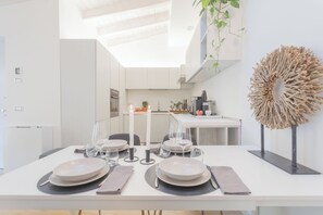 Apartamento (2 Bedrooms) | Sala de jantar