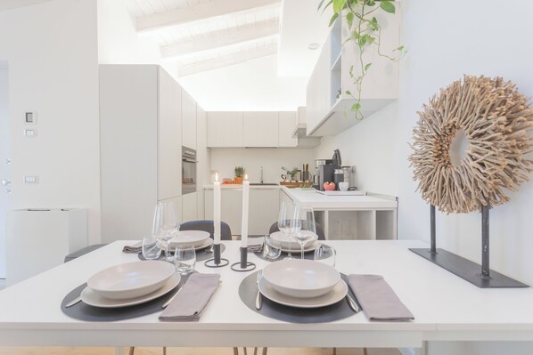 Apartment (2 Bedrooms) | Esszimmer