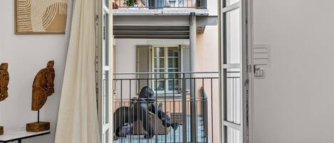 Apartment (2 Bedrooms) | 2 bedrooms, laptop workspace, iron/ironing board, cribs/infant beds
