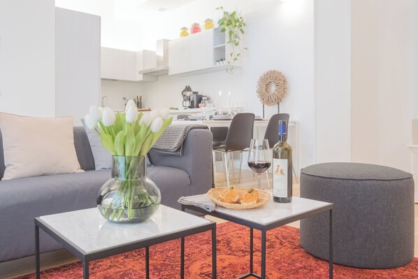 Apartment (2 Bedrooms) | Living area