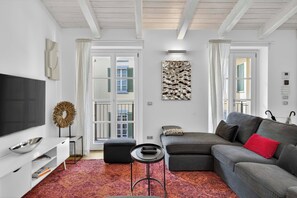 公寓 (2 Bedrooms) | 起居区 | 32-英寸纯平电视（配备有线频道）
