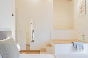 Apartment (3 Bedrooms) | 3 bedrooms, iron/ironing board, bed sheets