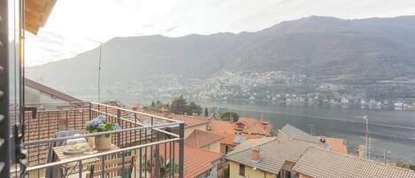 Apartment (3 Bedrooms) | Balkon